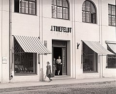 Магазин «J. Triefeldt» в Раквере (1937—1930)
