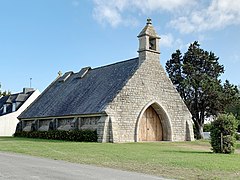 La chapelle Notre-Dame des Victoires à Saint-Cast-le-Guildo, au lieu-dit Les Mielles, dans les Côtes d’Armor. Elle a été construite au milieu du XXe siècle par la famille Nicolardot, en moellon de granit avec une couverture d’ardoise.