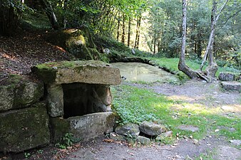 La fontaine qui alimentait le village en eau potable.