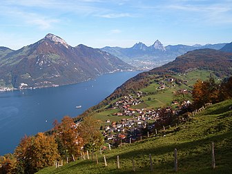 Emmetten et le lac des Quatre Cantons (canton de Nidwald, Suisse). (définition réelle 2 272 × 1 704)