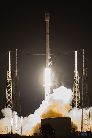 Falcon 9 s prvním stupněm B1022 startuje.