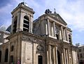 L'église Notre-Dame depuis la rue de la Paroisse.