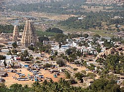 Hampi falu a gopuramokkal