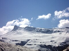 Toàn cảnh đỉnh núi Hi Mã Lạp Sơn ở phía xa nhìn từ đèo Rohtang, tháng 5 năm 2009