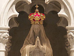 Canonically crowned image of the Virgin Mary.