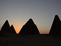 Pirámides de Gebel Barkal, en el reino de Napata (o de los «faraones negros» o khusitas), fuertemente influenciado por la cultura egipcia. Actual Sudán.