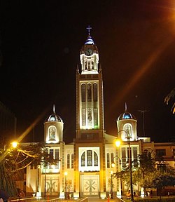 Machala Church at night (Alfredo Andaluz).jpg