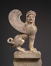 Chapiteau en marbre et fleuron en forme de sphinx, 530 avant notre ère.