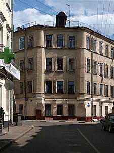 Боярский переулок, № 2. Угол Большого Козловского (проходит направо) и Боярского (слева) переулков. Вид от Большого Козловского