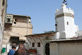 La moschea Berrani; sullo sfondo il palazzo del dey