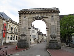 Porte (1770) et ancien bastion (1569) Saint-Nicolas