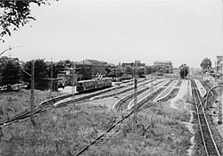 Het emplacement in de jaren 70, rechts de doorgaande lijn die overgaat in enkelspoor aan de oostzijde.