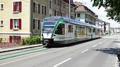 Trein op straatspoor in Lausanne.