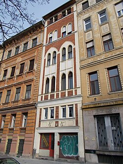 Budapest legkeskenyebb háza (hátsó homlokzata 550 cm, Döbrentei u. 22.)