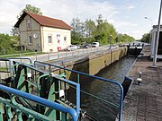 Écluse du canal de la Sambre à l'Oise.