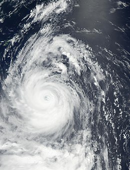 Тайфун Чатаан 08 июля 2002 0400Z.jpg