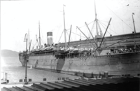 V doku ve Fort Mason, Kalifornie, (duben 1920)