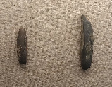 新石器時代石鑿，出土自賓川白羊村遺址