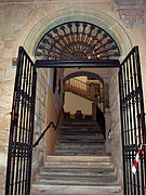 Escalera desde el claustro