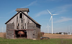 English: A barn and wind turbines in rural Ill...