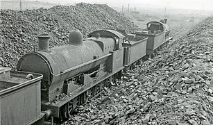 Deux 040 ex-LNWR parquées à Bescot en 1962 : au premier plan une G2 de 1921 couplée à une ex classe G construite en 1910.