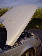 A rear-hinged clamshell hood on a Saab 9-5