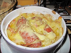 En gratin savoyard avec pomme de terre et fromage