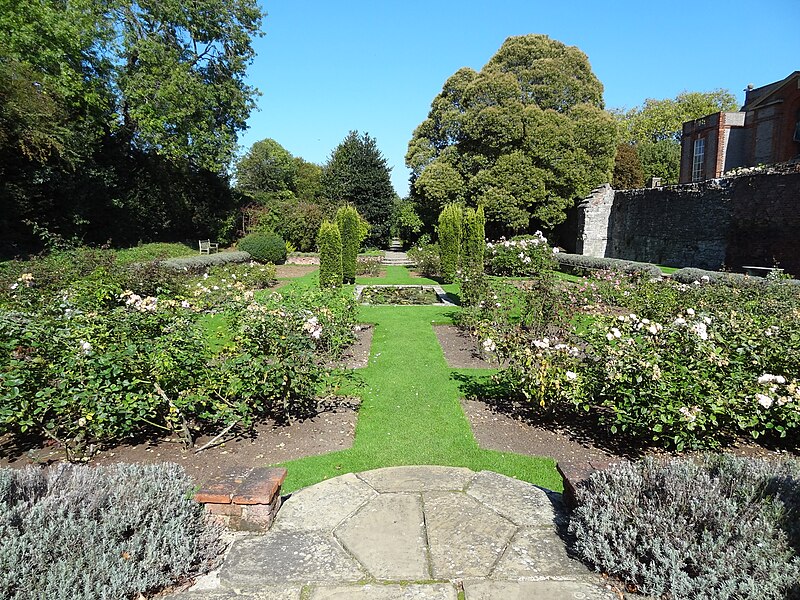 File:Eltham Palace garden.jpg