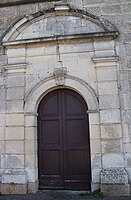 Porche de l'église daté de 1927.