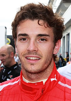 Le pilote automobile français Jules Bianchi lors de l'épreuve du championnat de Formula Renault 3.5 Series 2012 du Nürburgring. (définition réelle 2 117 × 3 005)