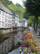 Monschau an der Ruhr, in ein westlik fan de Ryn, dochs noch part fan it Rynlân, yn de Eifel