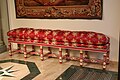 Réplique d'une banquette de style Louis XIV[1].