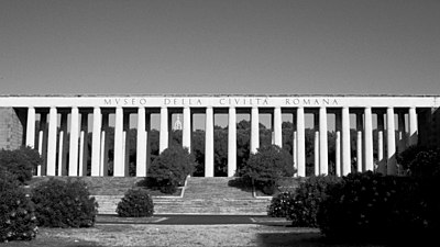 Colonnade du musée de la Civilisation romaine.