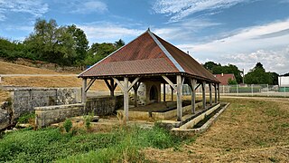 Le lavoir-abreuvoir.