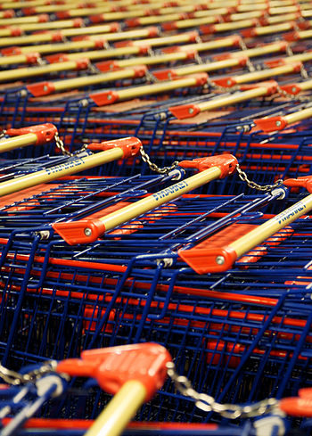 English: Shopping carts in ABC Tikkula.