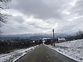 L'entrée du village de Goutsal et le mont Rila au fond