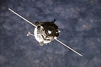 „Союз ТМА-10“ приближава „Международната космическа станция“