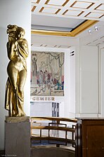 Statue dans le grand foyer du théâtre national de Chaillot.