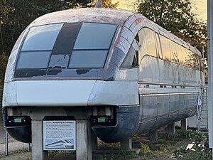 Die Sektion II des Transrapid 07 auf dem Betriebsgelände der Transrapid-Versuchsanlage Emsland (2023)