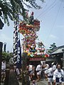 日田祇園祭りの模様。八坂神社に参る川原町山鉾の正面