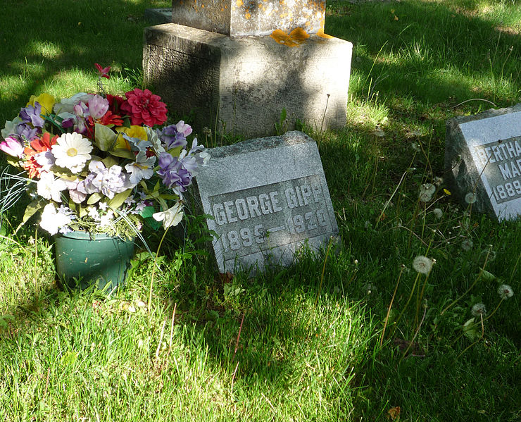 The grave of George Gipp, Lake View Cemetery, Calumet, Michigan, USA., courtesy of the Wikipedia Commons