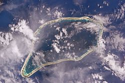 Snímek atolu Ahe pořízený NASA