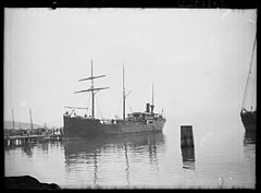 Azerbaïdjan. Le bateau le Zang amarré, sur la mer Caspienne