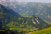 Blick vom Westgrat auf Oberrickenbach, Wellenberg und das untere Engelbergertal