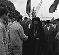 Staatsbesuch Markarios III., Staatspräsident von Zypern, bei der Besichtigung der Schliekerwerft, 1962 (Bundesarchiv)