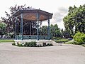 Un kiosque à musique.