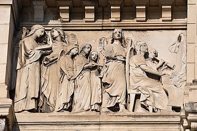 Anges chantant les louanges de Dieu (1882), frise, partie gauche de la façade de l’église Notre-Dame Saint-Vincent.