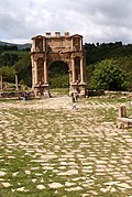 La place des Sévères et l'arc de Caracalla