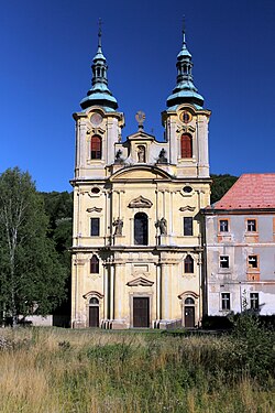 Farní kostel Nanebevzetí Panny Marie v Dolním Ročově