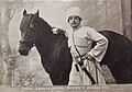 Cosaque posant près de son cheval